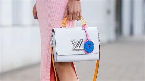 Louis Vuitton loses copyright infringement battle, Le Canard .